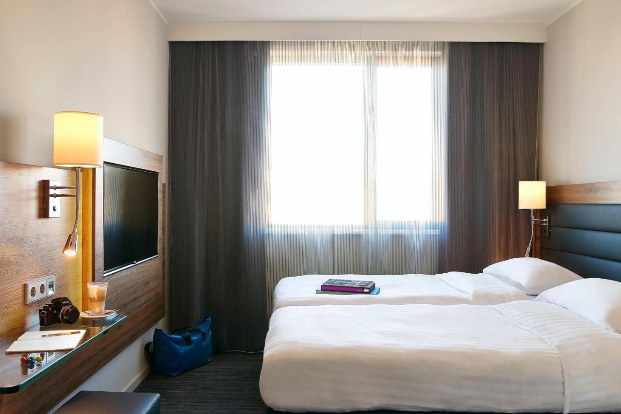 Moxy Sleeper Zimmer mit 1 Queensize-Bett